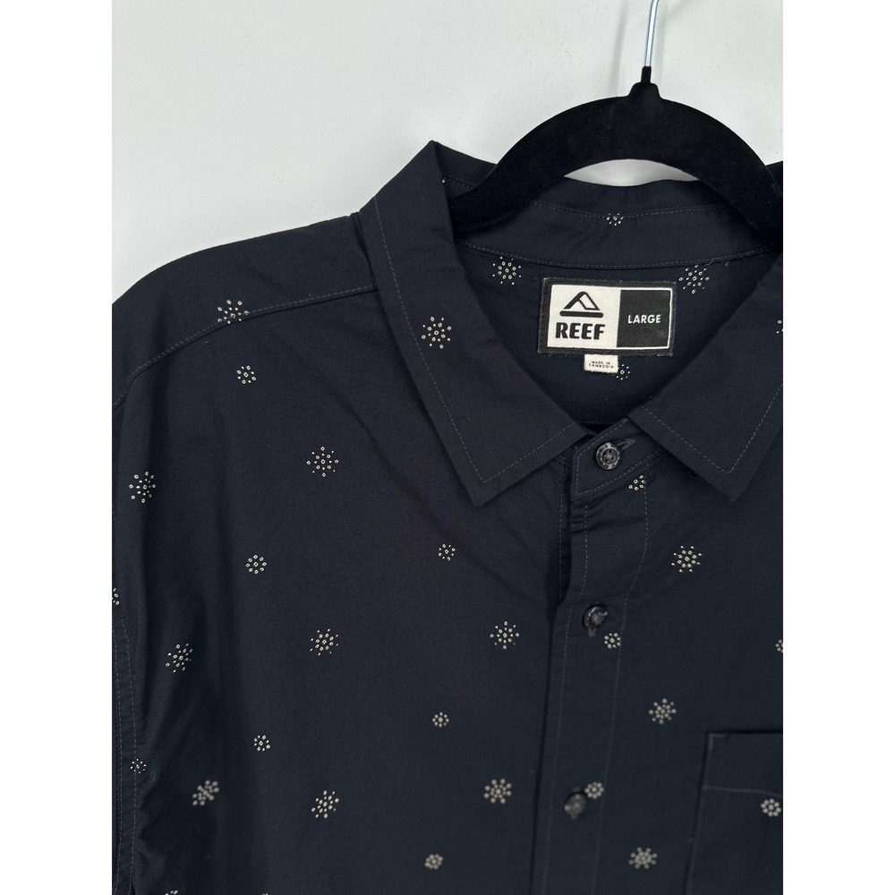 Reef Topaz Men's Shirt Large Black Caviar Print Short Sleeve Stretch NWT 0323 - Picture 4 of 10